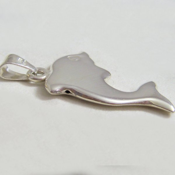 (p1152)Silver pendant motif dolphin.